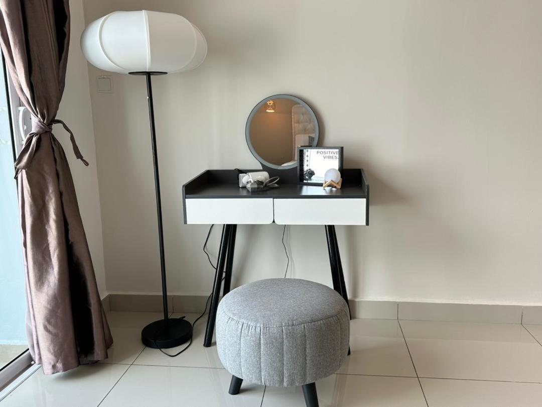 Twin Galaxy 4pax With Balcony Wifi Youtube Netflix Apartemen *