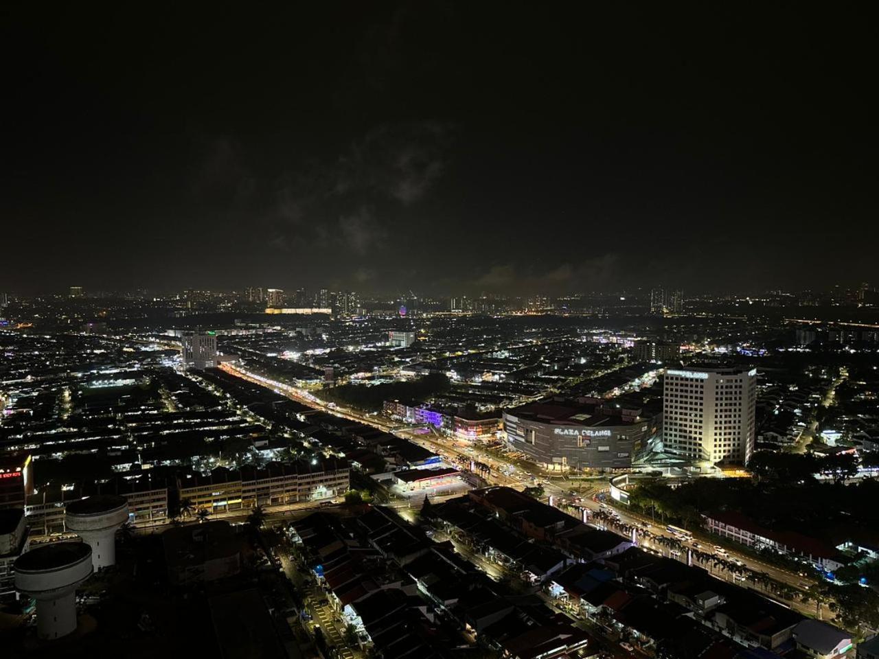 Twin Galaxy 4pax With Balcony Wifi Youtube Netflix * Johor Bahru