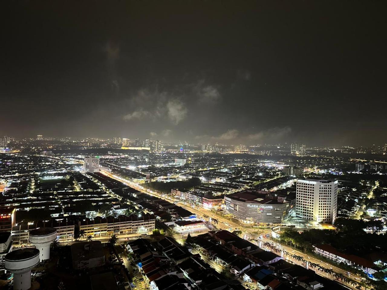 Twin Galaxy 4pax With Balcony Wifi Youtube Netflix Apartemen