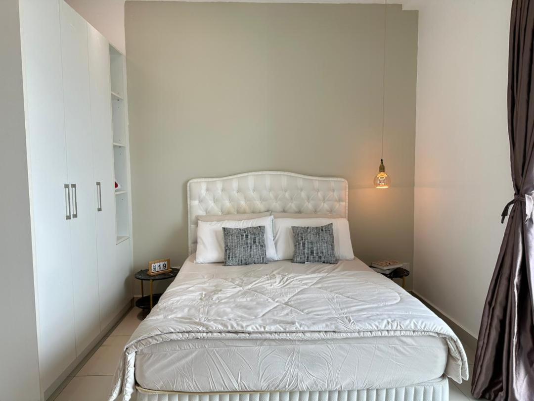 Twin Galaxy 4pax With Balcony Wifi Youtube Netflix Apartemen Johor Bahru